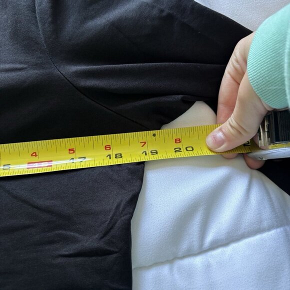 A’nue Ligne Womens Size Medium 3/4 Sleeve V Neck Black Shirt Blouse Stretchy - Picture 3 of 7